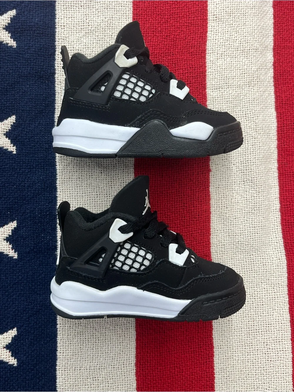 adidas Yeezy Kids Black Slide Sandals with Jordan 4 Sneaker Bundle Size 5c